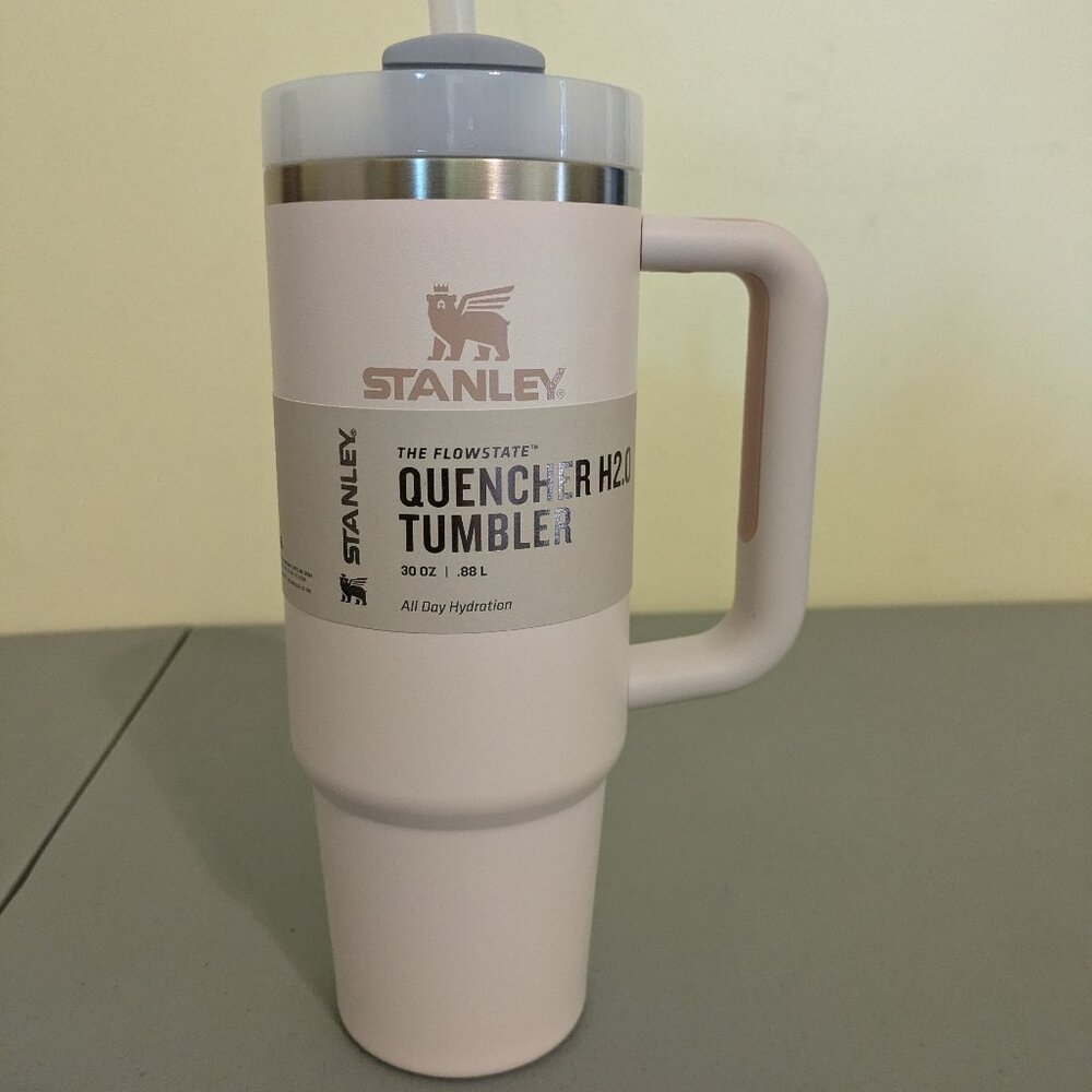 Brand New STANLEY 30oz Quencher H2.0 FlowState Stainless Steel  - Rose Quartz